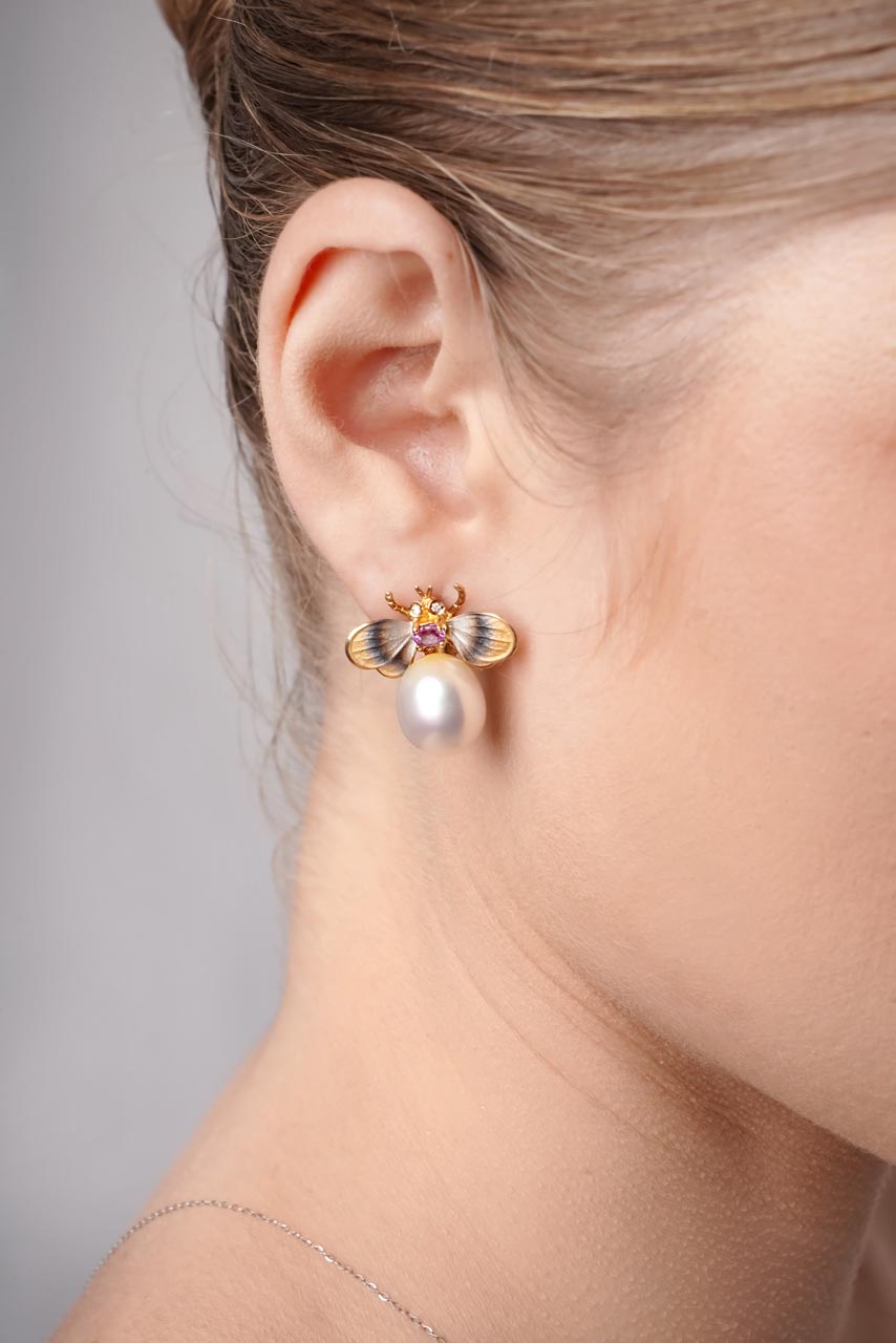 Sapphire earrings in 18k Golden Bee – Mira South Sea Pearls KLG