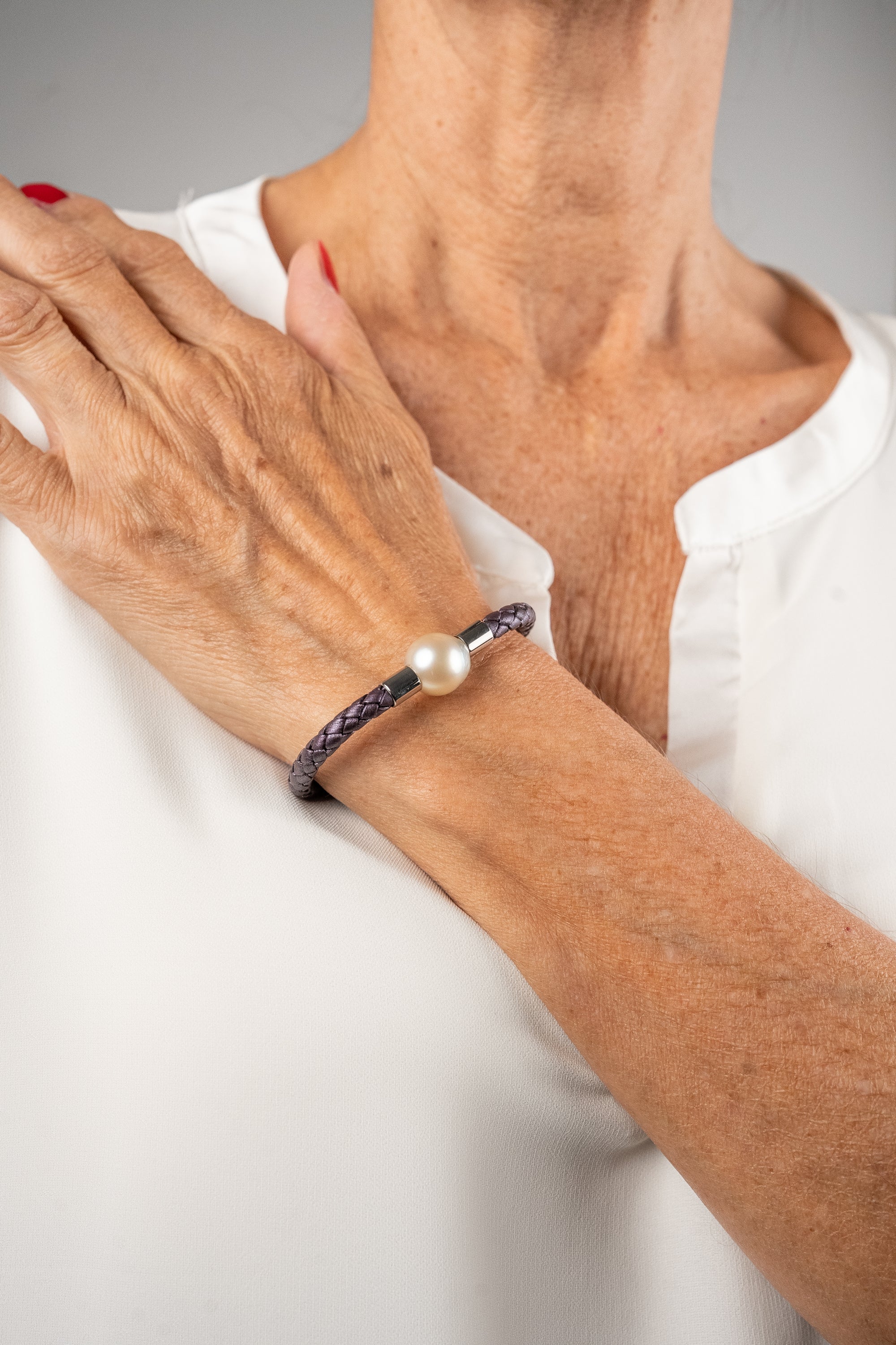 Edelweiss Leather Pearl Bracelet Silver