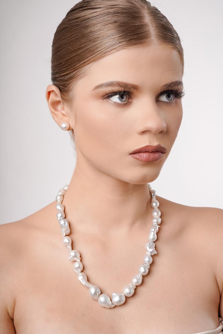 Pearl necklace Anna Baroque