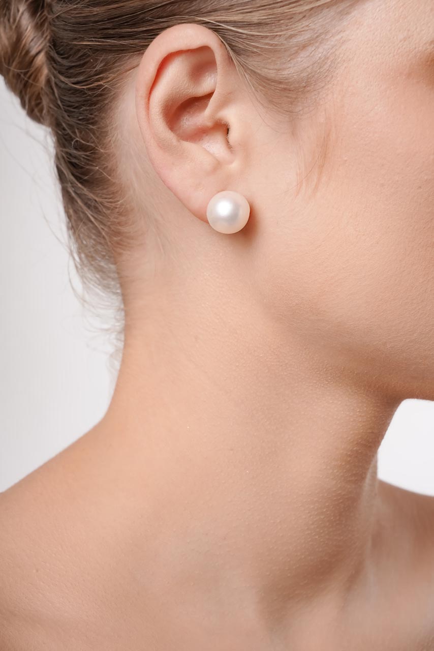 Classic white pearl earrings 11-12mm