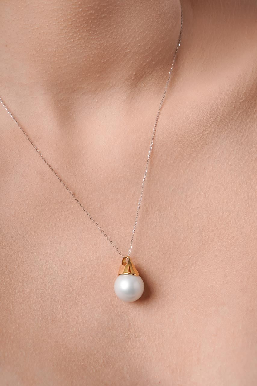 South Sea pearl pendant White Lily
