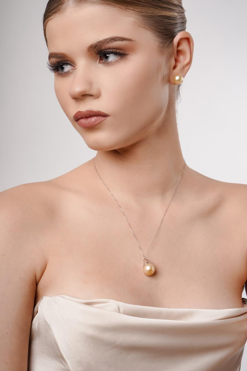 South Sea pearl pendant Golden Lily