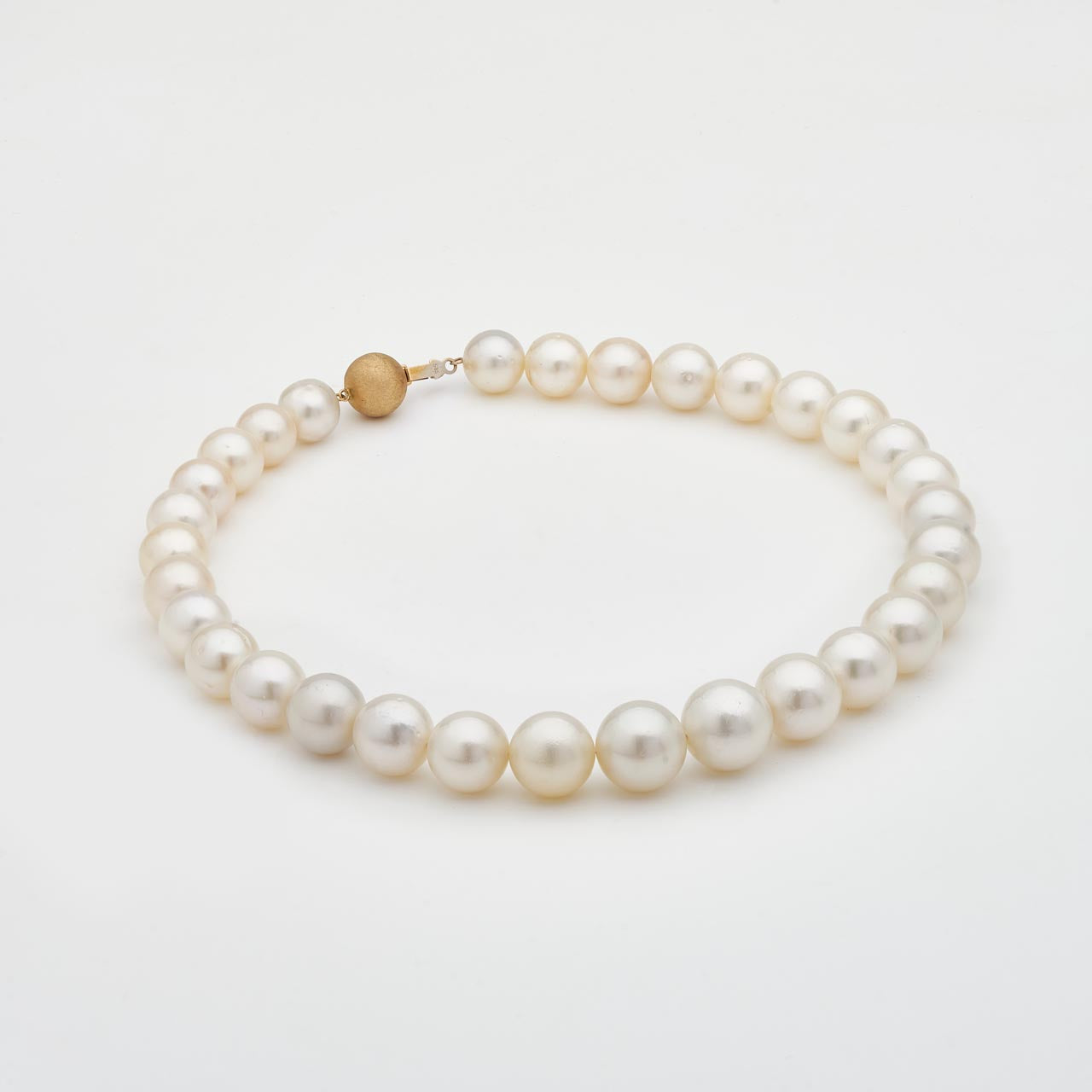 Pearl necklace Timeless Elegance