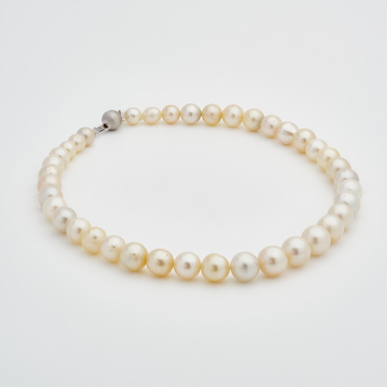Pearl necklace Classic Elegance South Sea