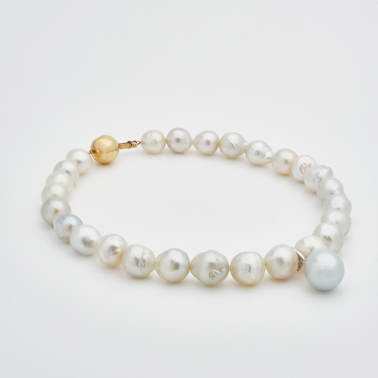 Queen Baroque pearl necklace