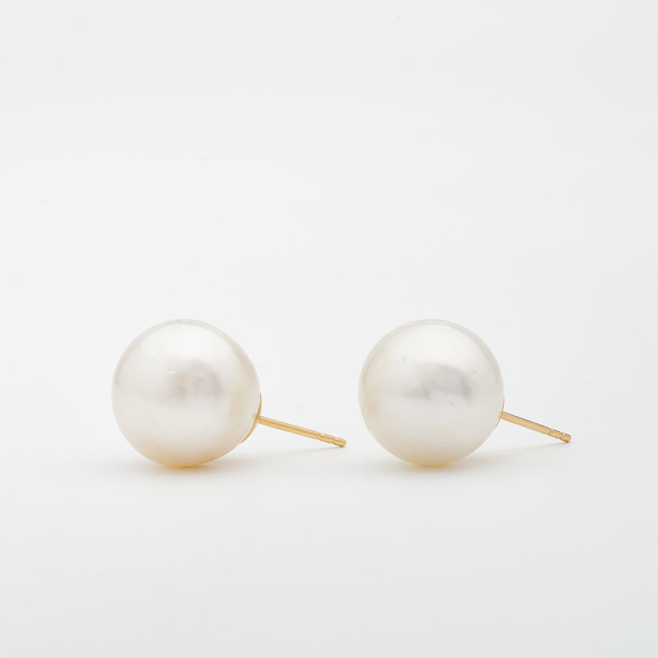 Classic white pearl earrings 11-12mm