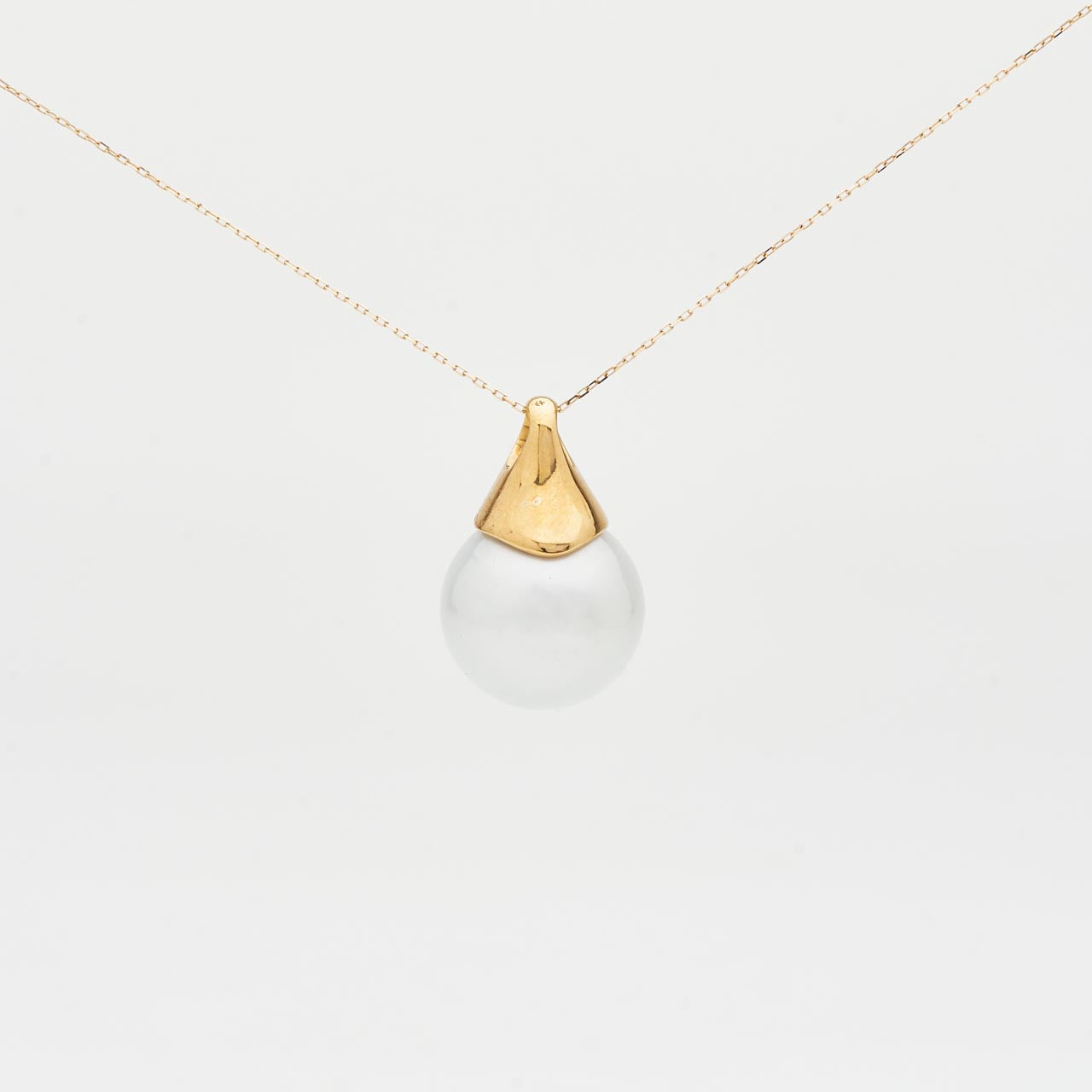 South Sea pearl pendant White Lily