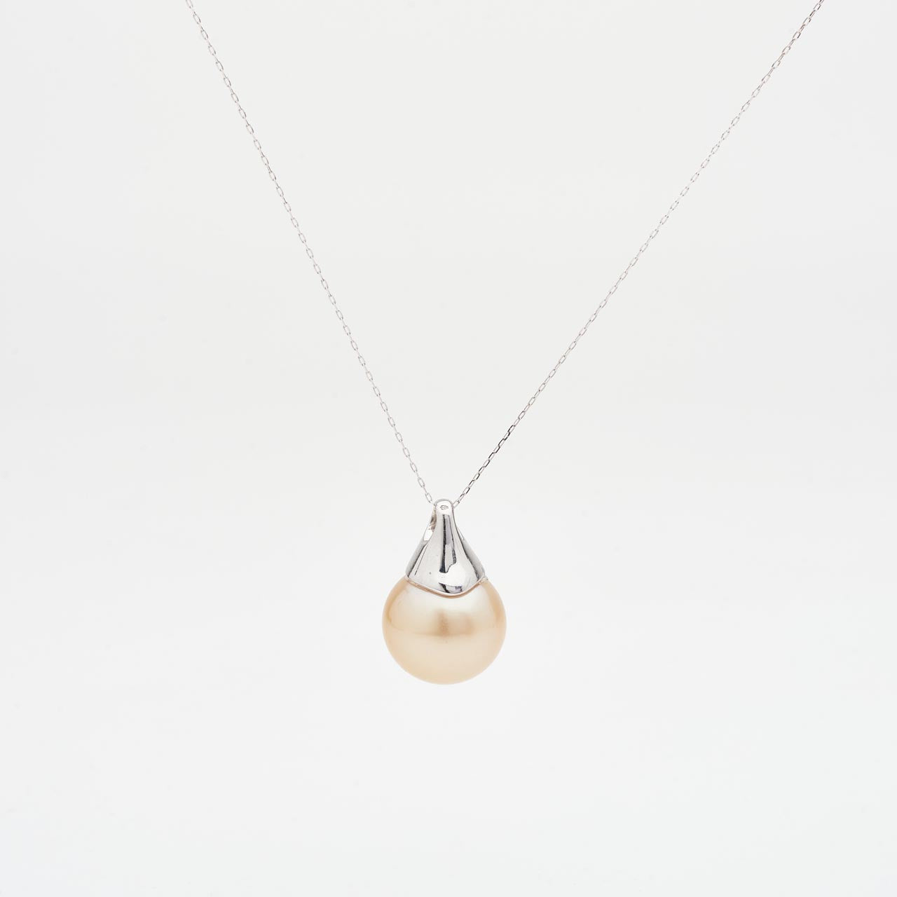 South Sea pearl pendant Golden Lily