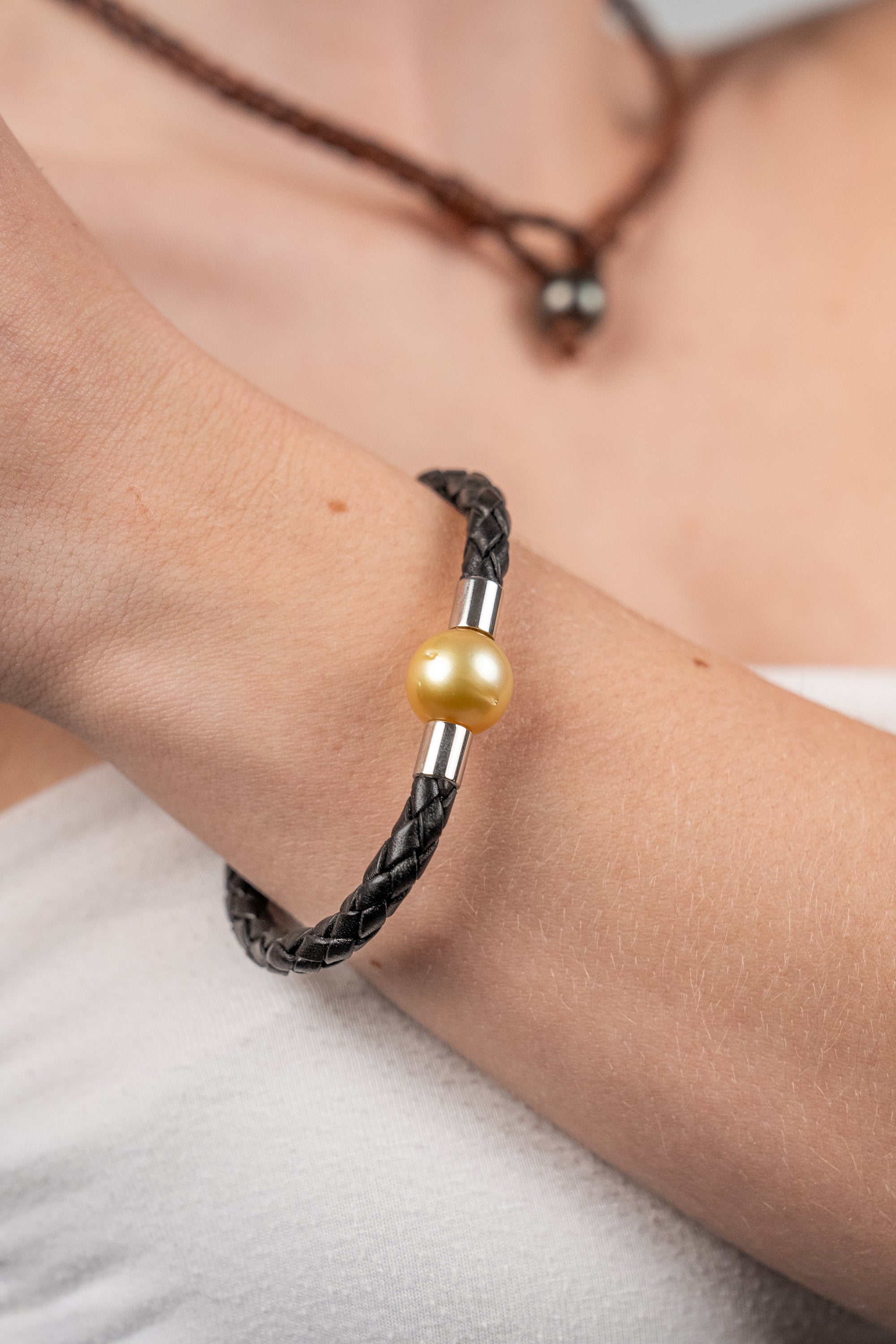 Matterhorn leather pearl bracelet